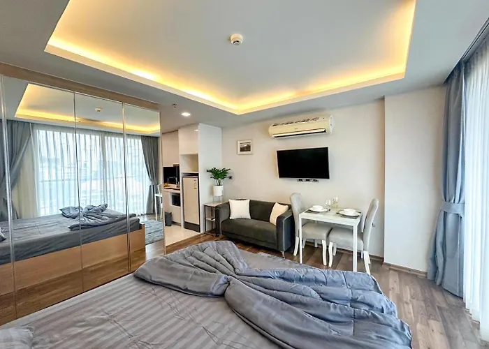 The Peak Towers Cozy Studio Flat