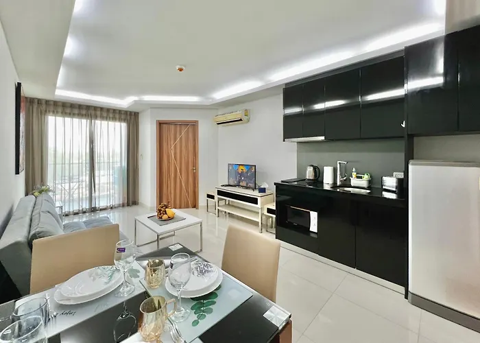 Club Royal Condominium Wongamat 1 Bedroom On The First Line Of The Sea