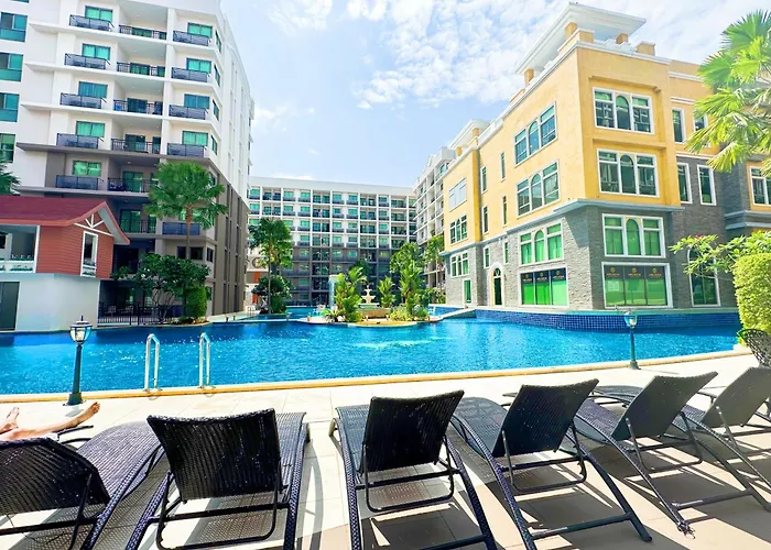 Arcadia Beach Continental Pool View