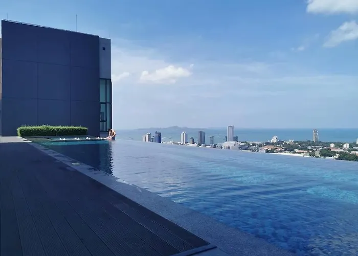 Infinity Pool At Pattaya Posh