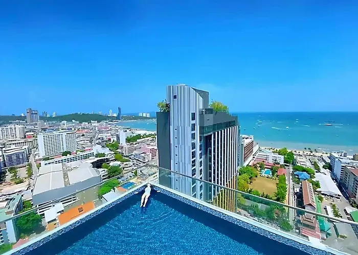 Central Pattaya Fully Equipped Condo Next To Beach