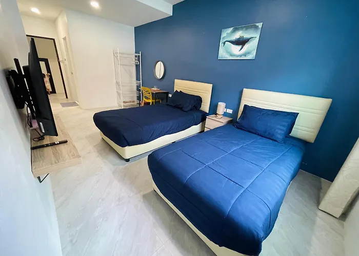Blue Whale Hostel & Cafe