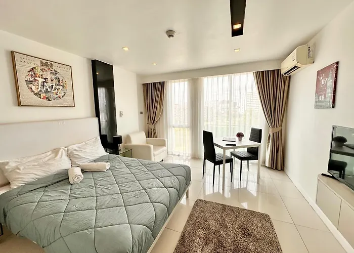 Lovely Studio In City Center Residence