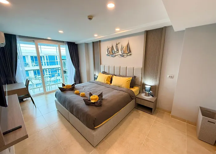 Large Luxury Condo - Pattaya City Centre - Centara Avenue, Pool View - 805