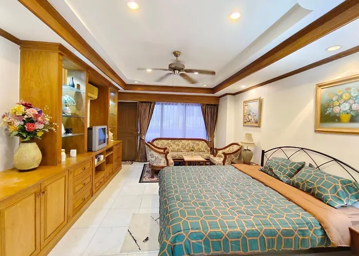 250 Metre Stroll To Walking Street - Yensabai Condotel