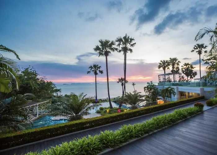 The Palm Wongamat - 2Br Luxury Beachfront Suite - Ocean View