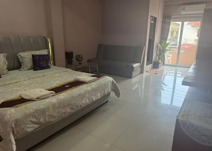 Hug Me Guesthouse