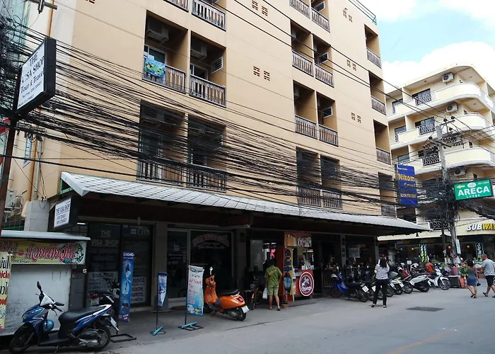 Nikom Court