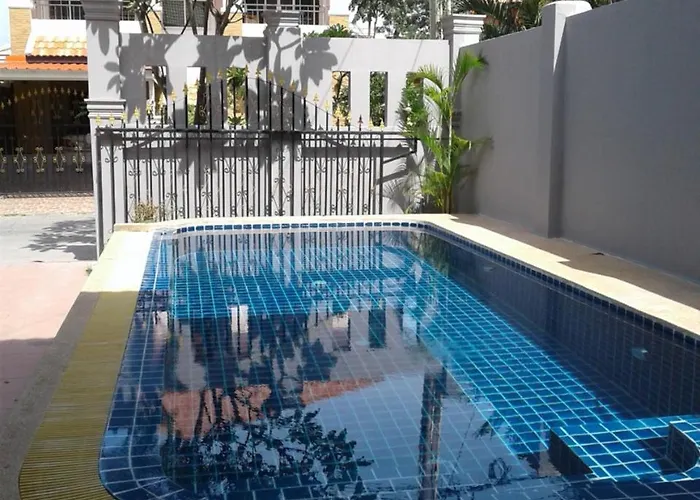 Baan Roi Lan