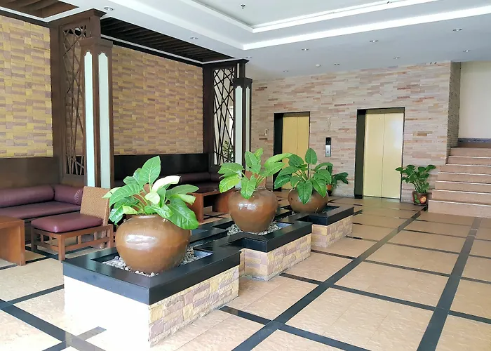 A Large 2 Br-3 Baths 207 Downtown