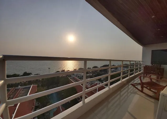 Condominum In Jomtien Beach With Sea View, Balcony And Free Wifi