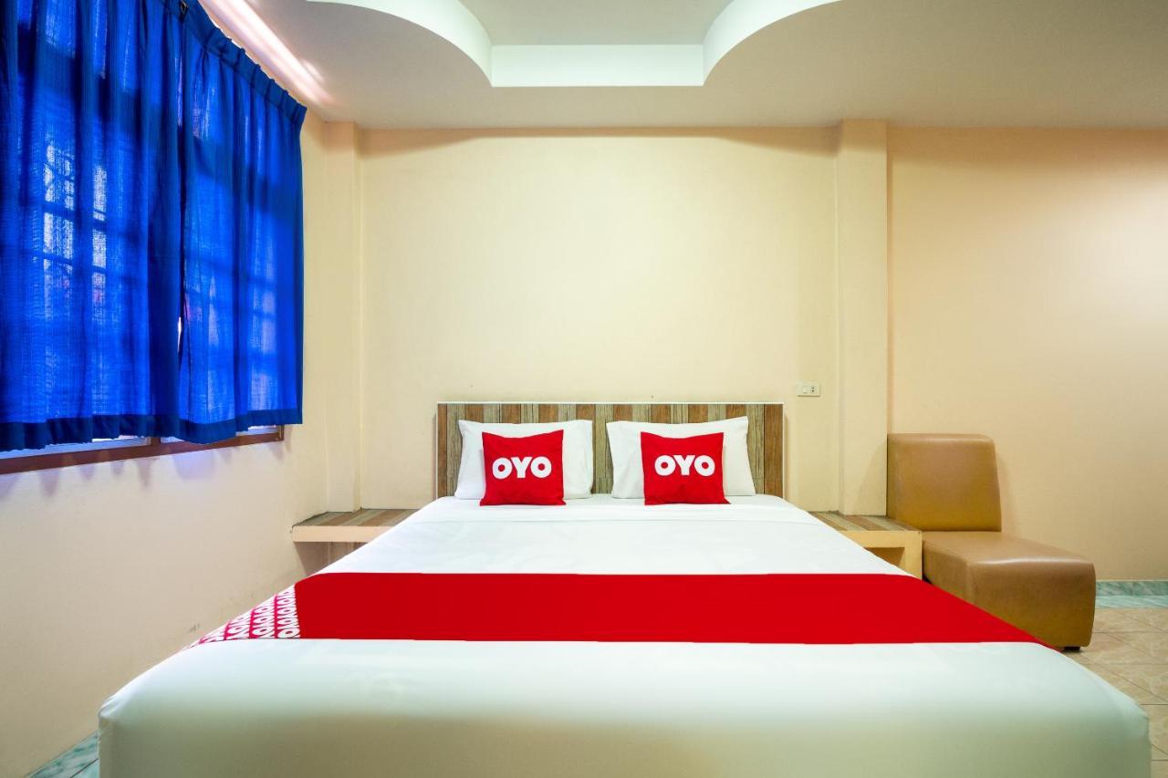 Vaccinated Staff - Oyo 645 Baan Ruangrungroj Hotel 2*