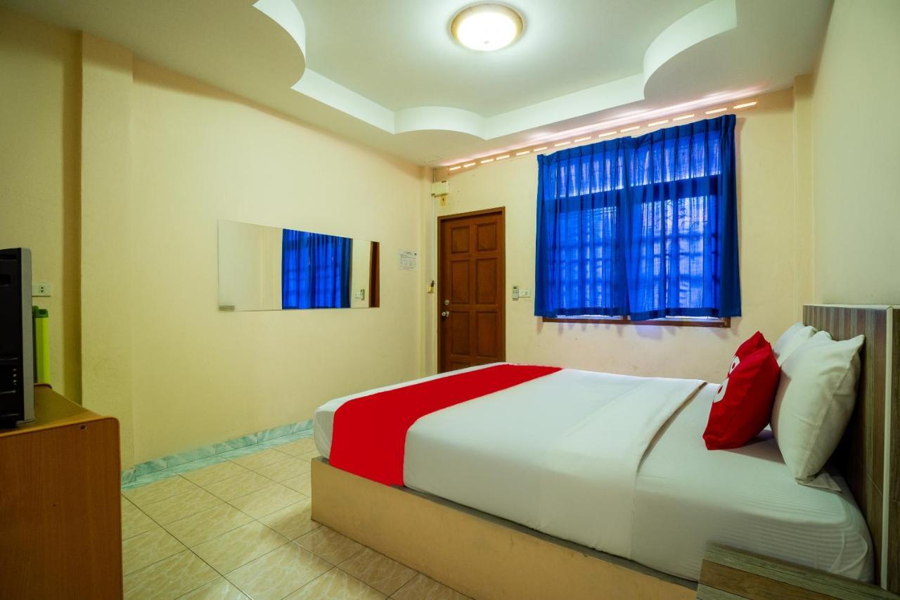 Vaccinated Staff - Oyo 645 Baan Ruangrungroj Hotel 2*