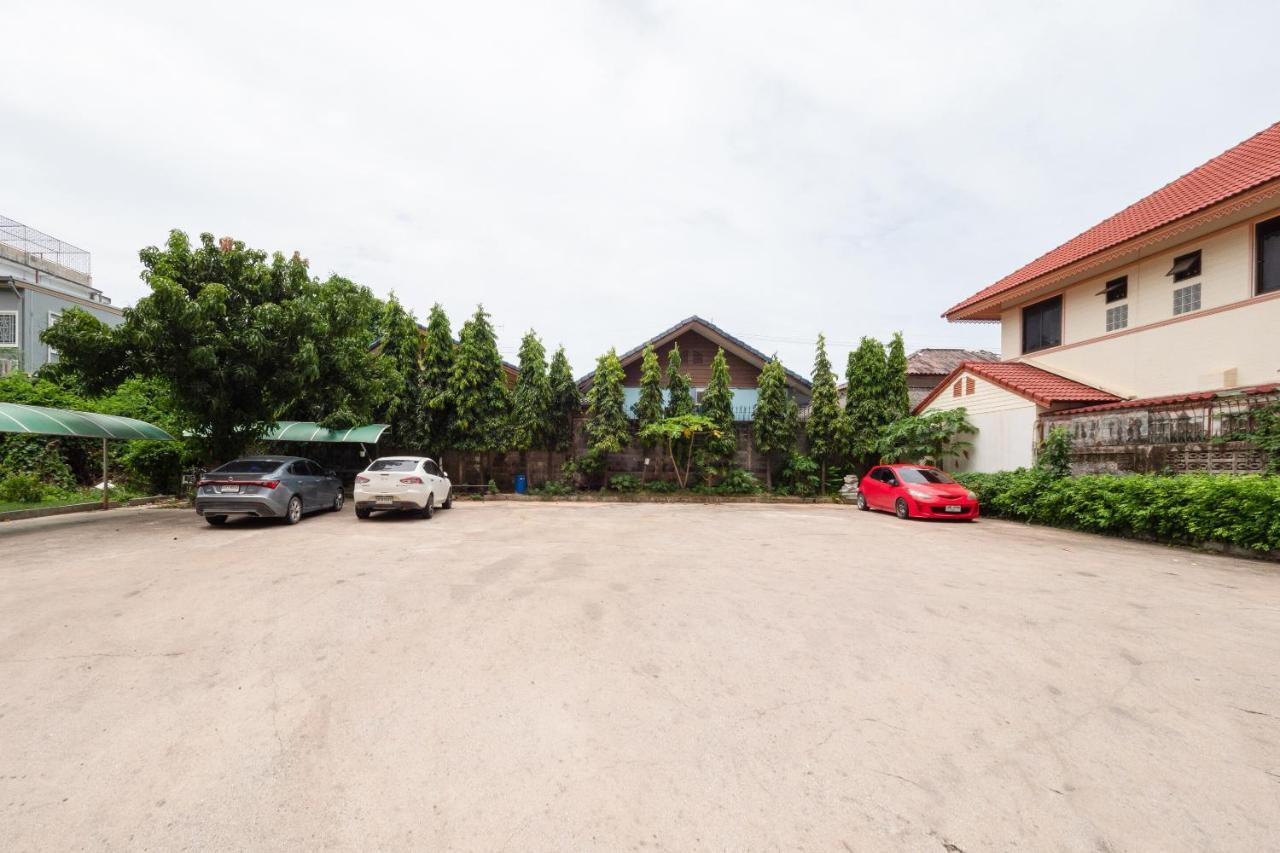 Oyo 1126 Curve Boutique Hotel 3*