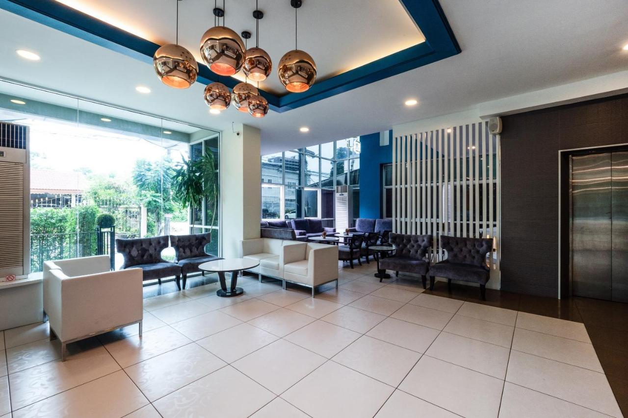 Oyo 1126 Curve Boutique Hotel