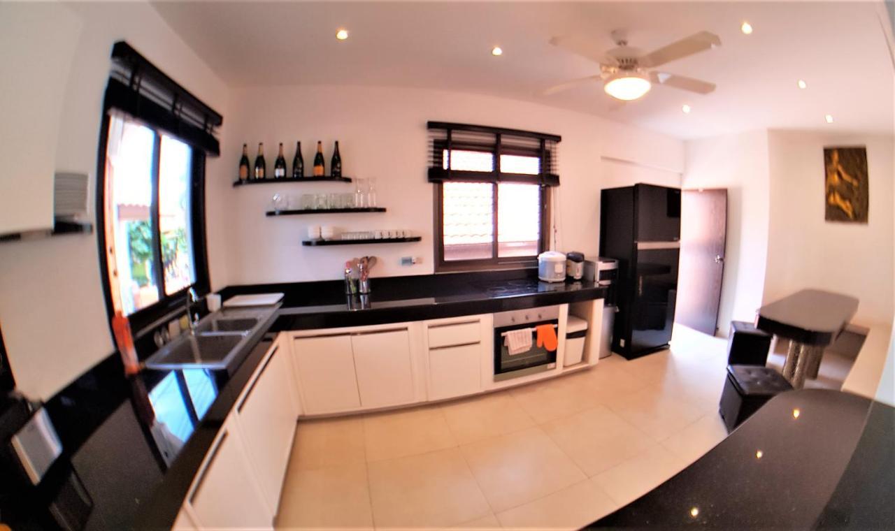 Villa Hideland Luxury Pool Walking Street 5 Bedrooms Pattaya