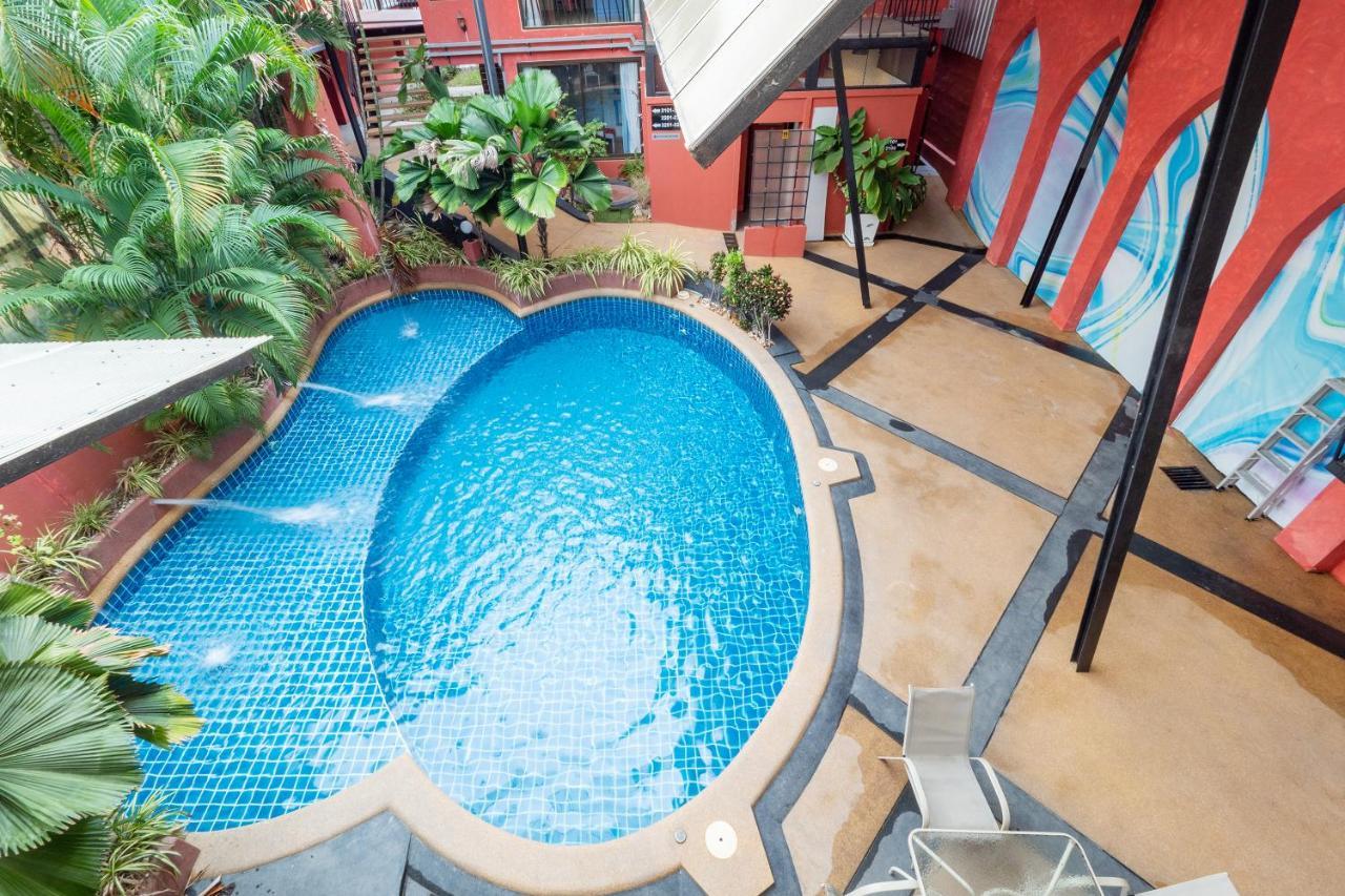 Hotel Oyo 75369 Cozy Rooms@ Addicts