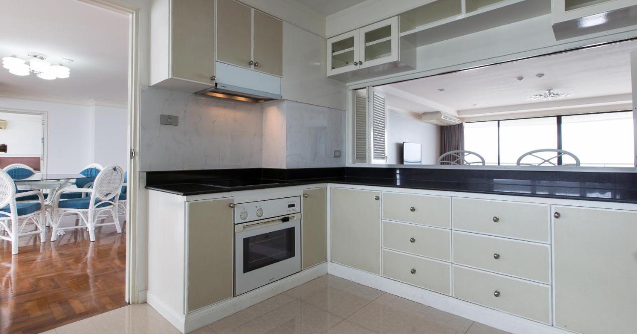 Spacious With Ocean & View Apartment