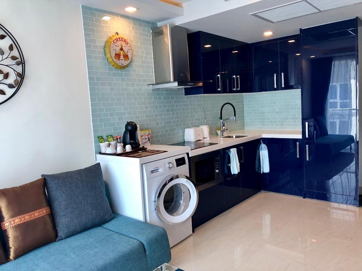 Luxury Business Suits In Grand Avenue By Estates Apartamento