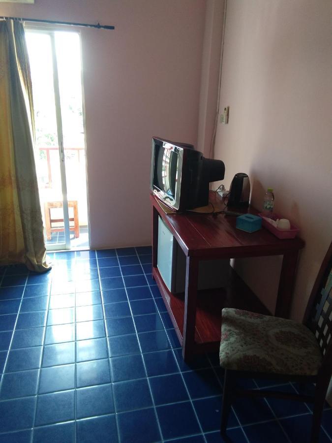 Crocodile Bar Guest house *