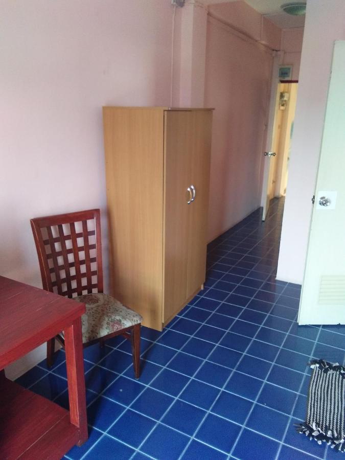 Crocodile Bar Guest house *