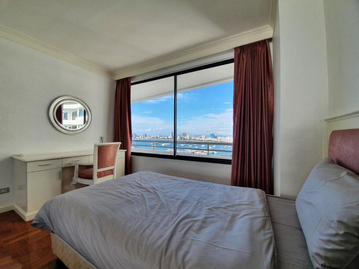 Spacious With Ocean & View Apartment