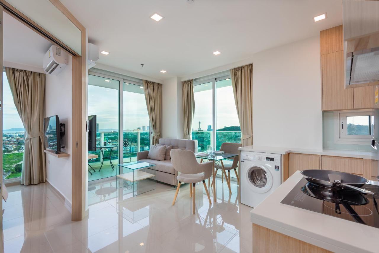 Apartment Rare Panoramic Sea, & Mountain Views - Xxl Balcony - Free Fast Wifi - Pool - Garden Tower 2317 Pattaya