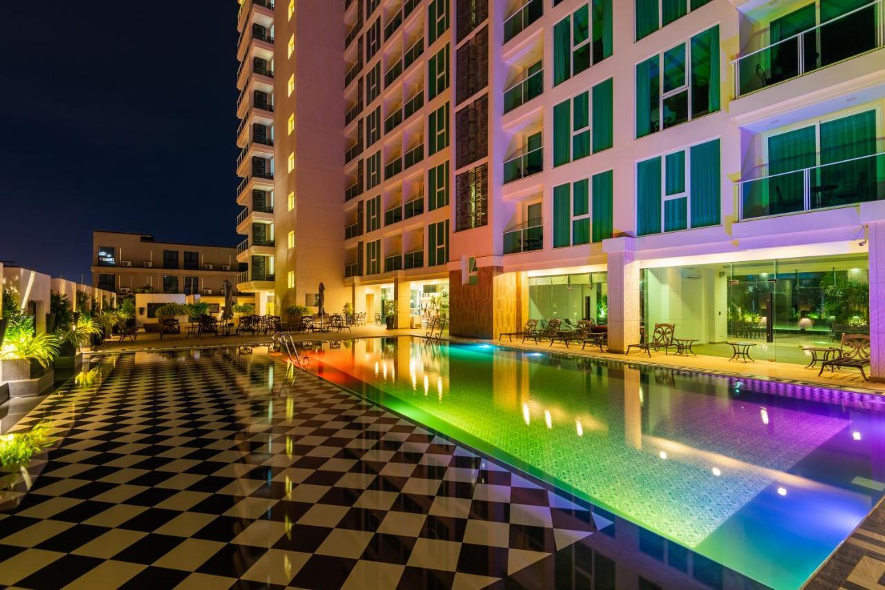 Rare Panoramic Sea, & Mountain Views - Xxl Balcony - Free Fast Wifi - Pool - Garden Tower 2317 Apartment Pattaya