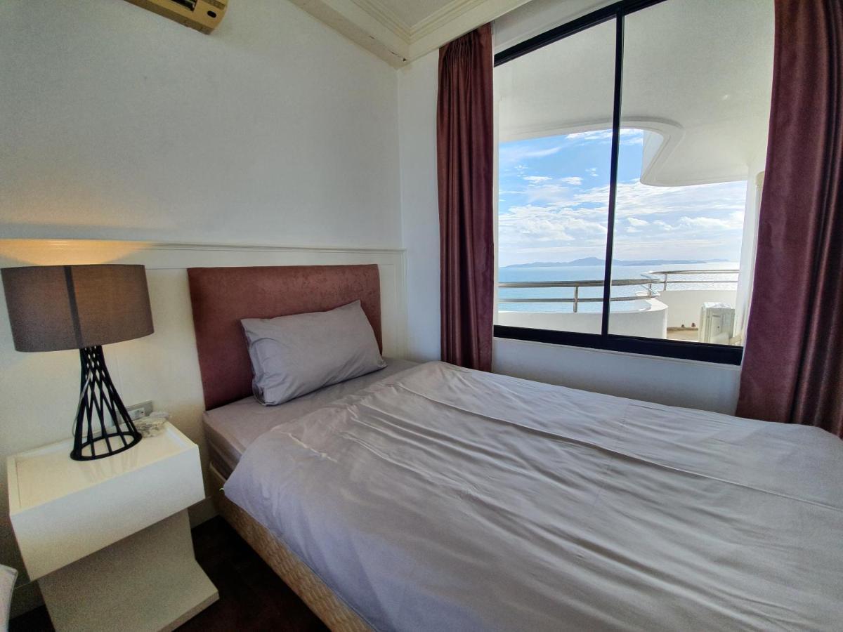 Spacious With Ocean & View Apartment