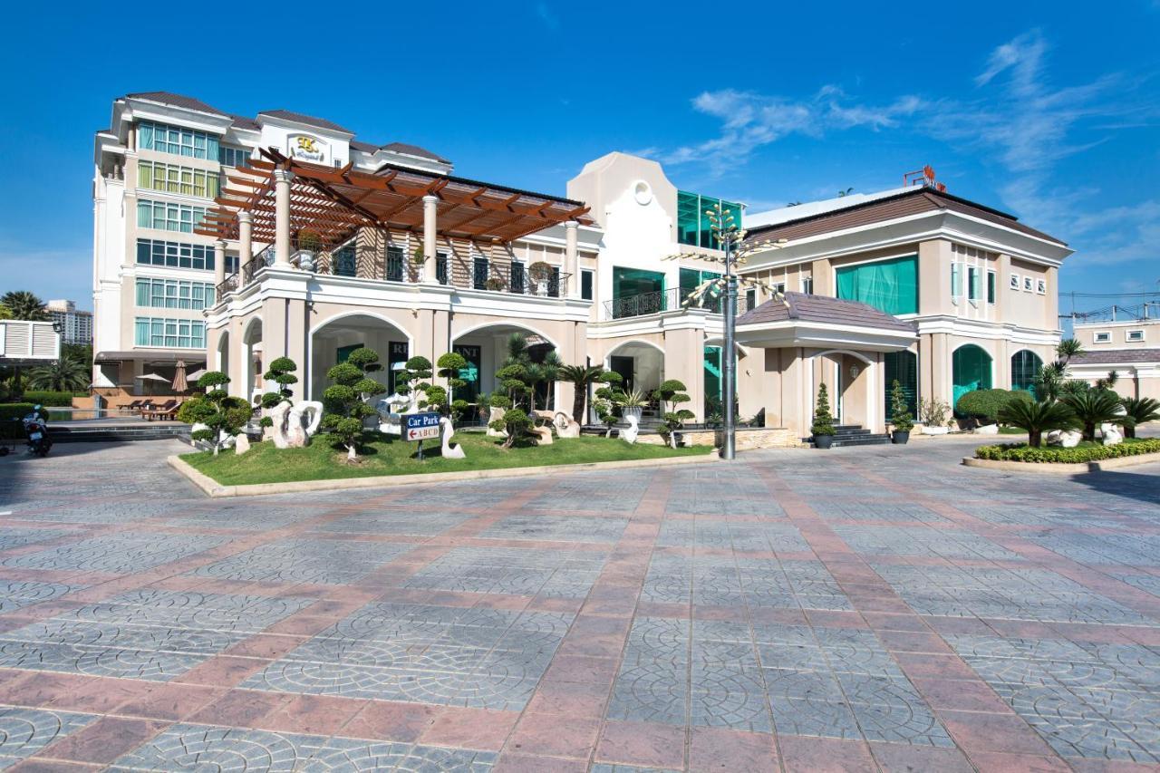 Beautiful A6 * Pattaya