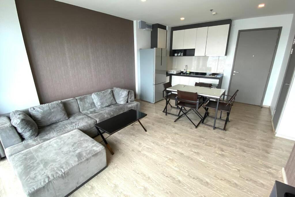 70sqm 2 Bed - 2 Bath - Penthouse The Base Central 595 Apartment