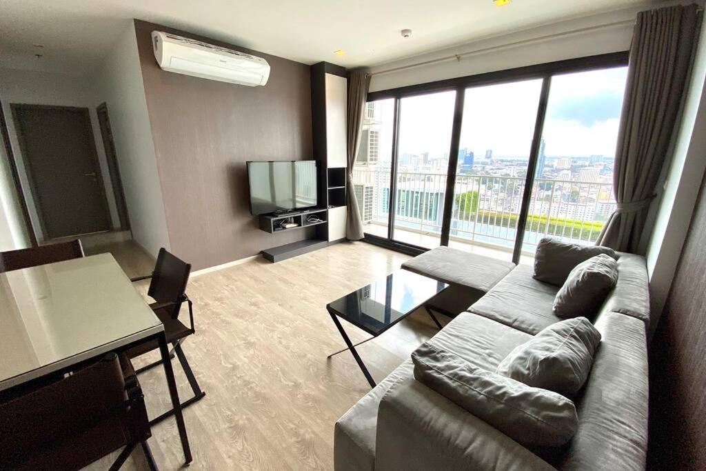 70sqm 2 Bed - 2 Bath - Penthouse The Base Central 595 Apartment *