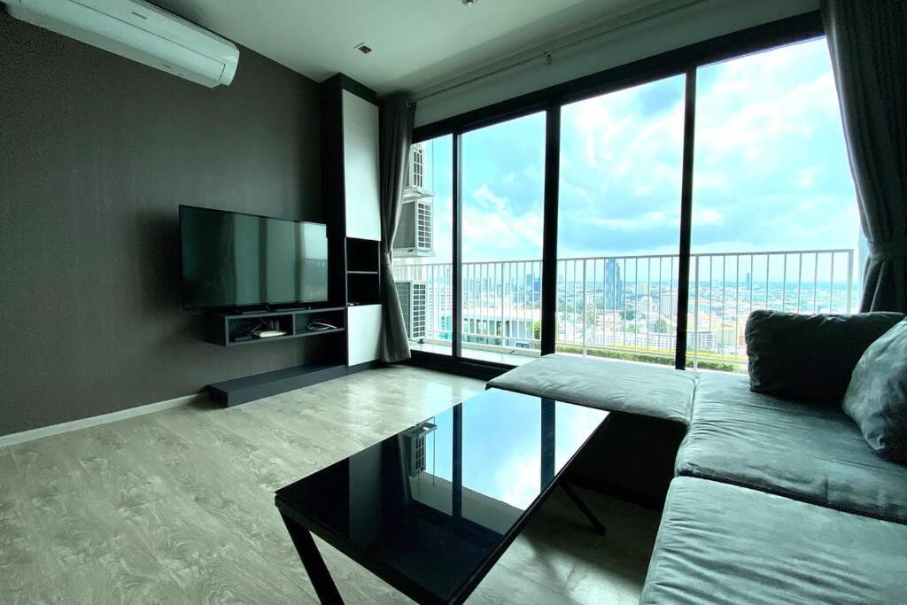 70sqm 2 Bed - 2 Bath - Penthouse The Base Central 595 *