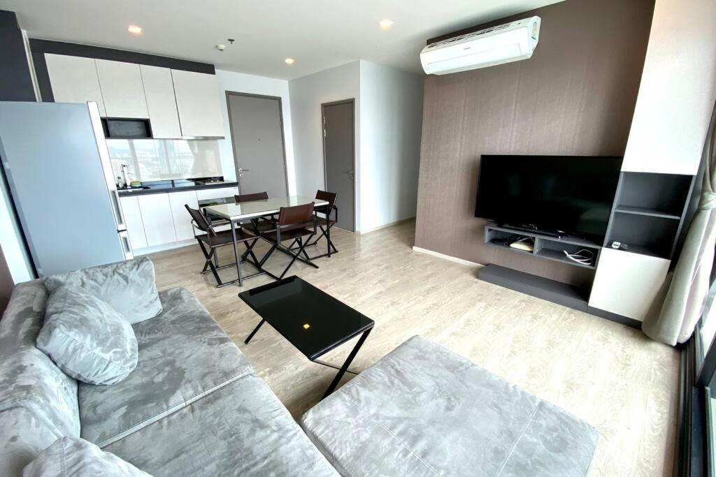 70sqm 2 Bed - 2 Bath - Penthouse The Base Central 595