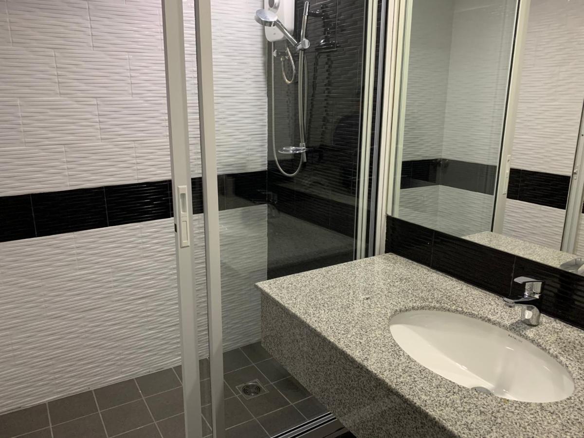 5 Min Walk To Beach Tropical Garden Apartment *