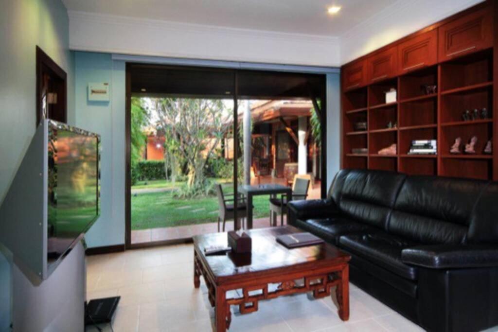 Adikan Luxury 5 Bedrooms *