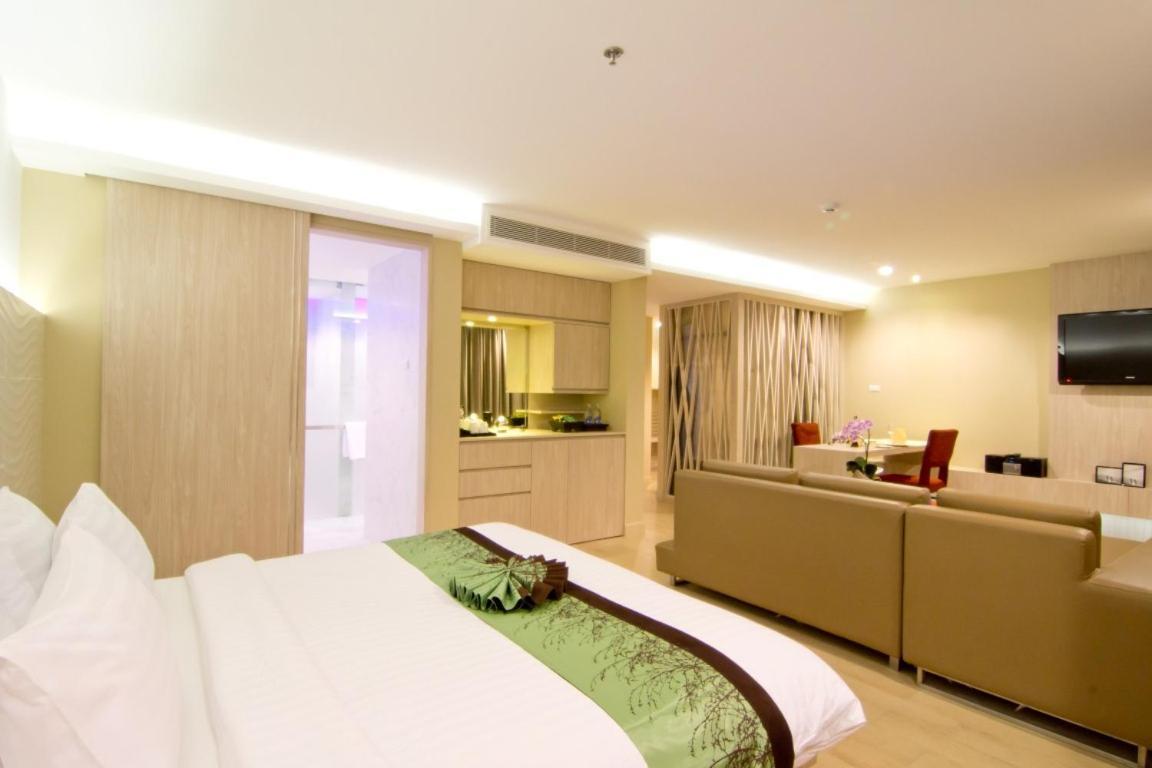 Hotel The 