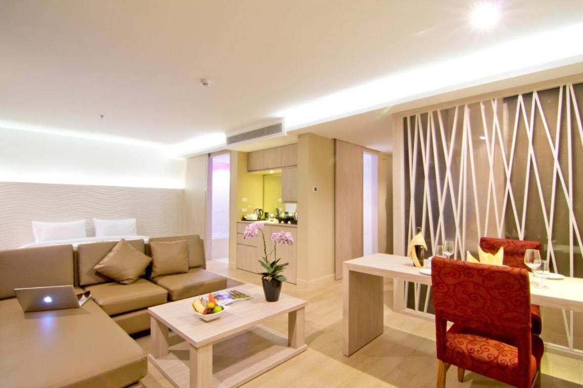 Hotel The 