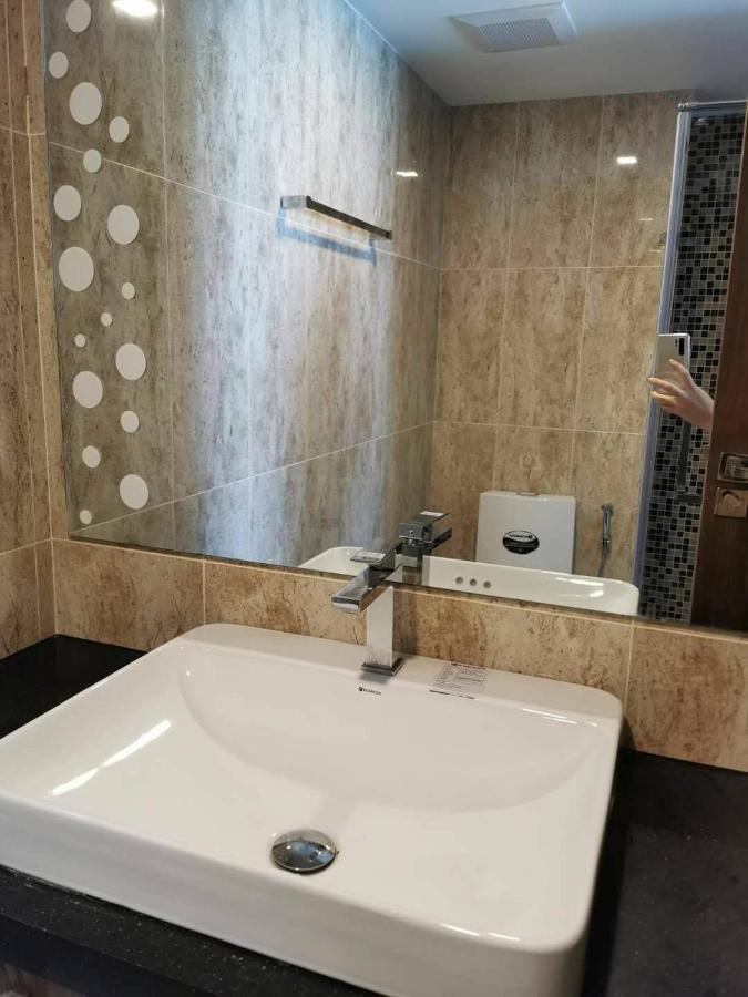 Apartment Grand Avenue Jang Pap *