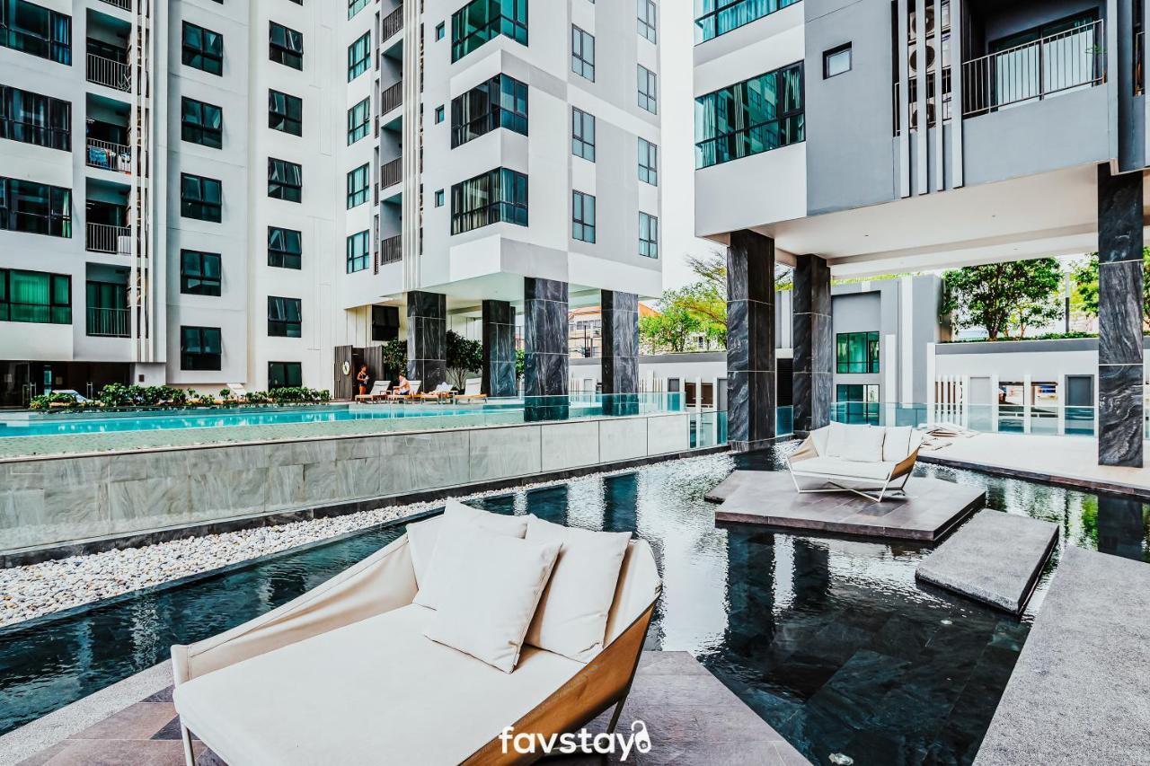 Favstay - The Base *