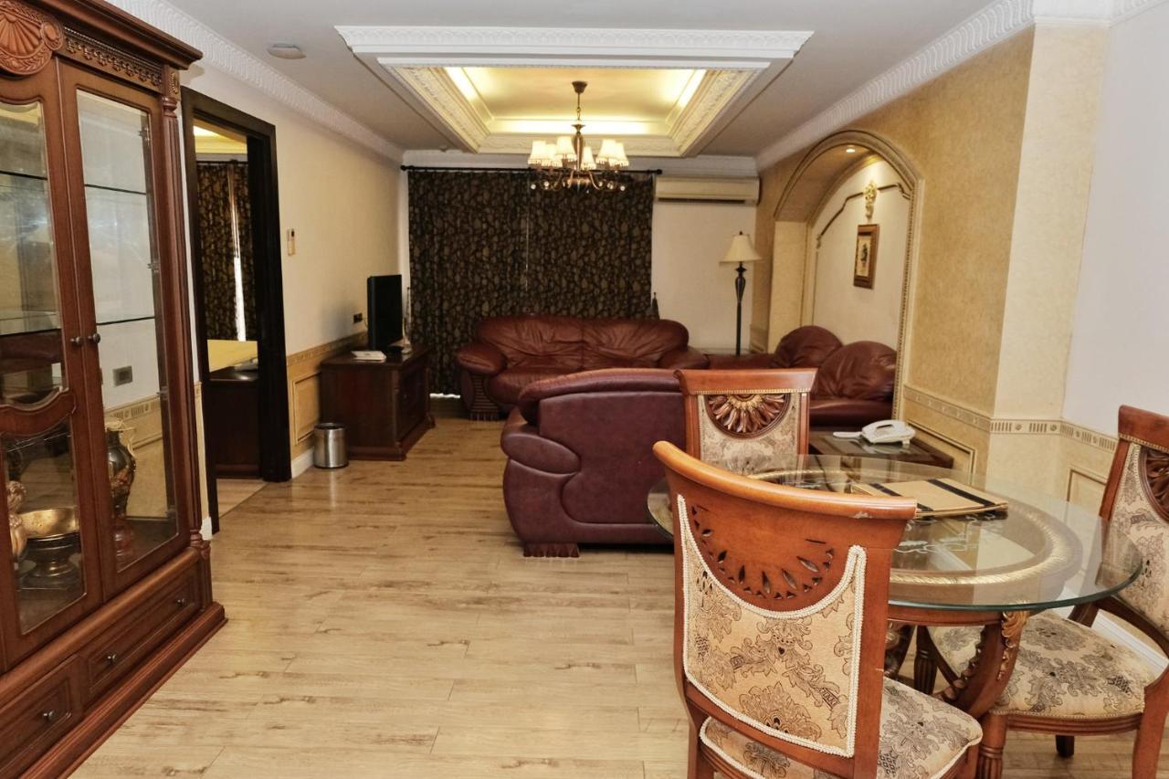 Hotel Four Seasons Place 4*