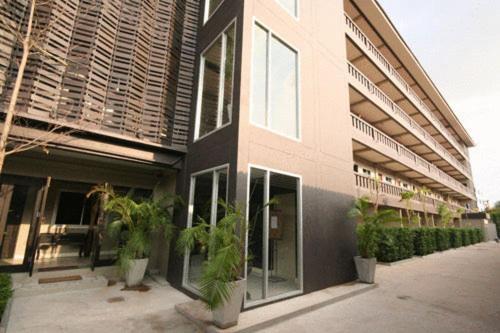 Ploen By Tolani Hotel