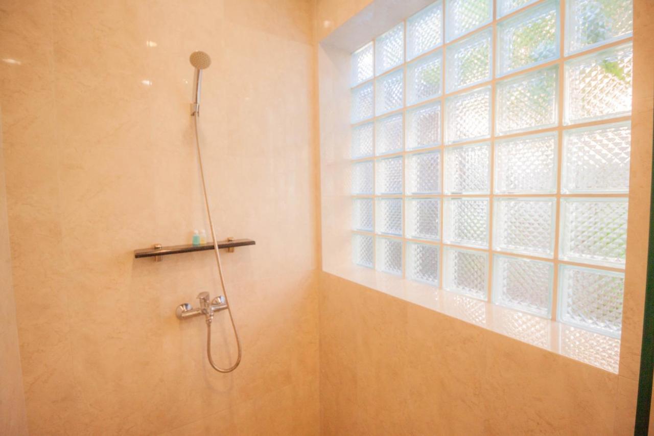 Luxury Pool 4 Bedroom 900m 1.5 Km Downtown * Pattaya