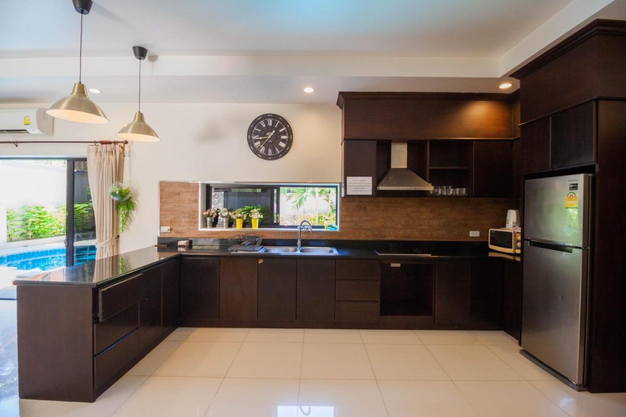 Luxury Pool 4 Bedroom 900m 1.5 Km Downtown * Pattaya