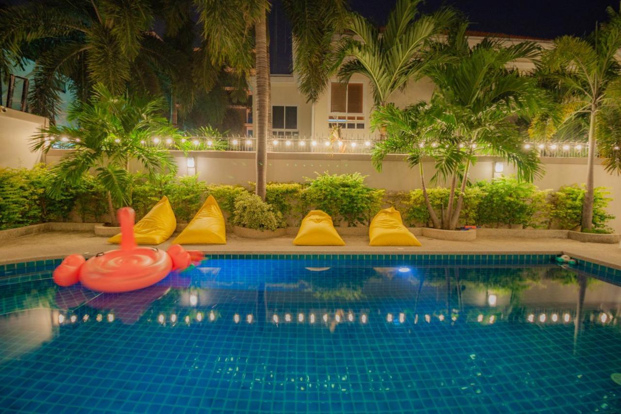 Luxury Pool 4 Bedroom 900m 1.5 Km Downtown *