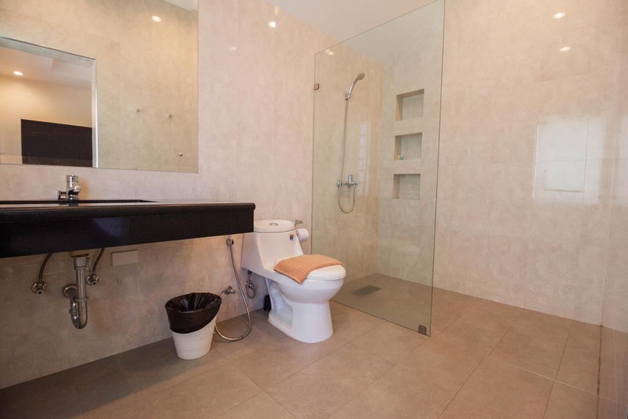 Luxury Pool 4 Bedroom 900m 1.5 Km Downtown Villa
