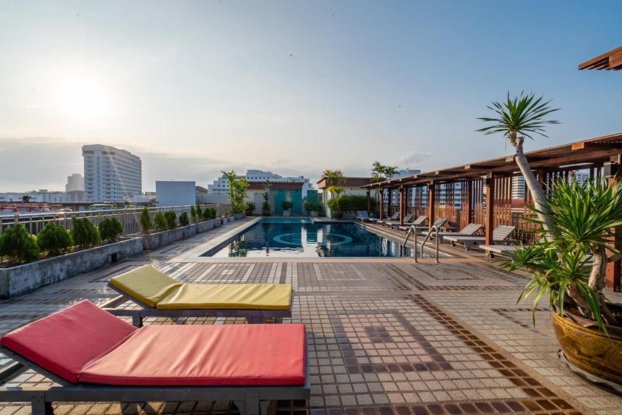 Hotel Baywalk 3*