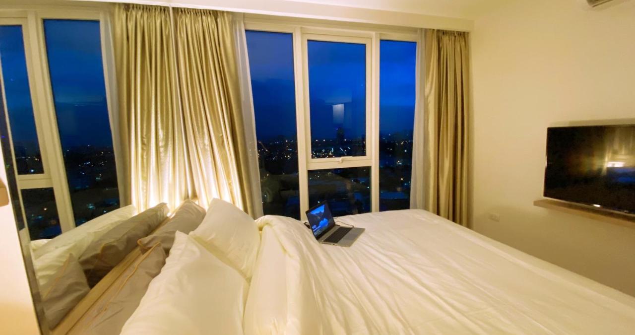 Rare Panoramic Sea, & Mountain Views - Xxl Balcony - Free Fast Wifi - Pool - Garden Tower 2317 Apartment Pattaya