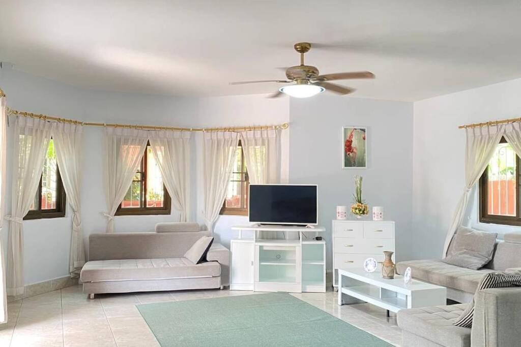 Vila Quiet Village,beach 3km,pool House,bbq Snoker *