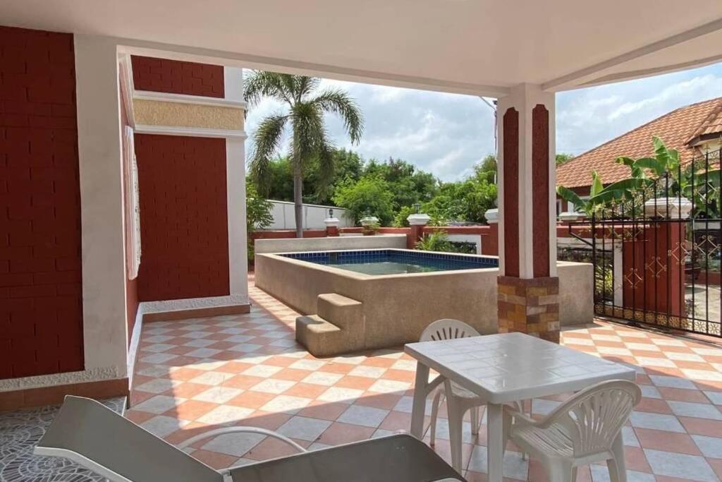 Quiet Village,beach 3km,pool House,bbq Snoker *